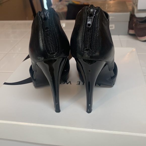 6m Nine West Textmeo black leather zip up peep toe heels. - Picture 3 of 5
